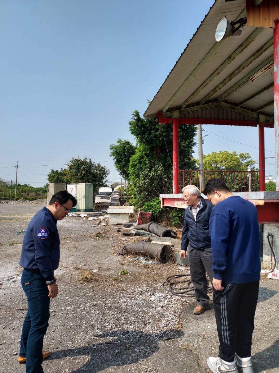 議員曹嘉豪腳動不了！不是腳麻　驚見公墓白骨四散 - https://www.watchmedia01.com