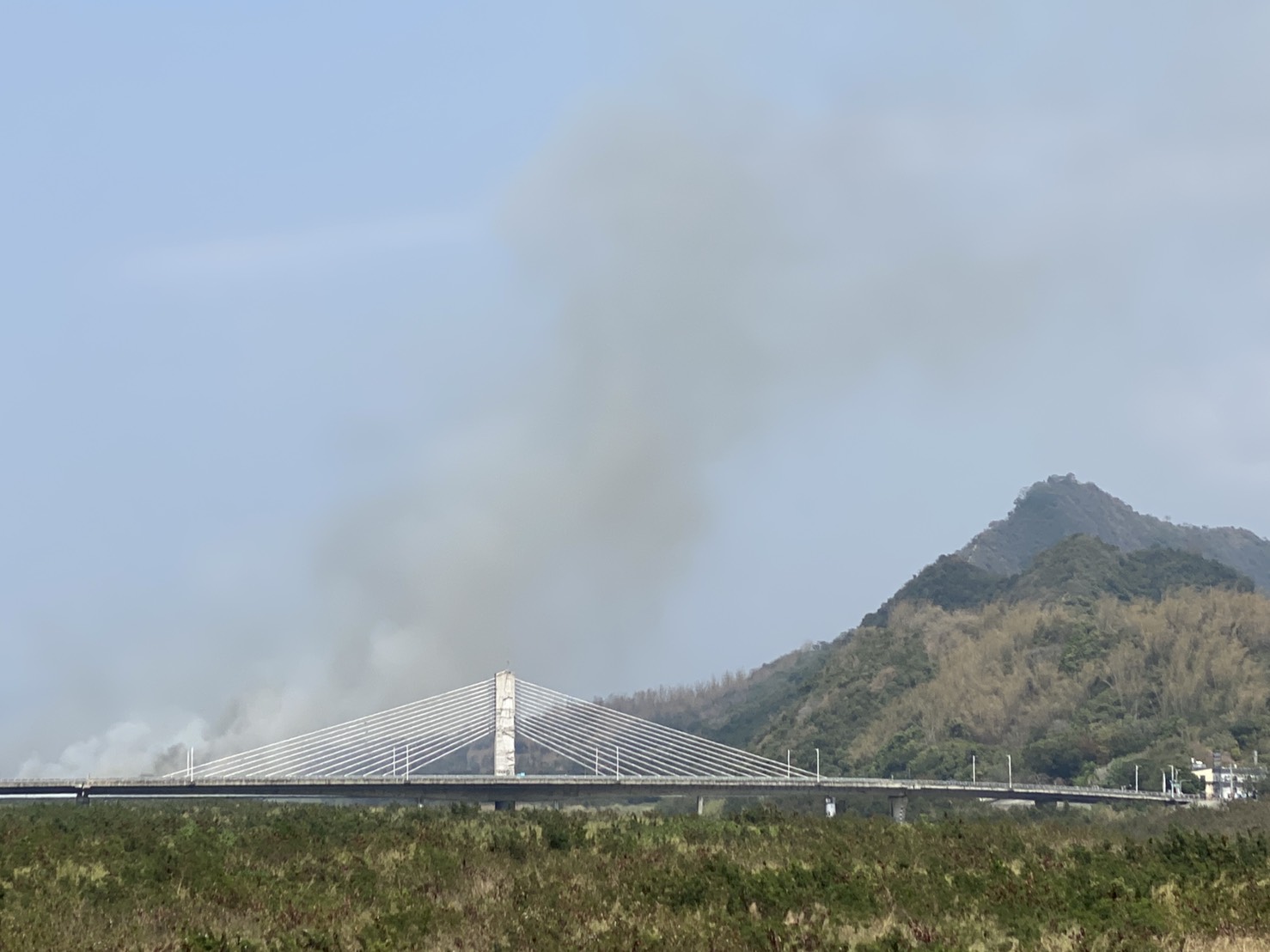 【直擊】南部《久旱不雨》釀災　大火「燃燒面積3公頃」　民目擊：10公里外驚見濃煙竄起　 - https://www.watchmedia01.com