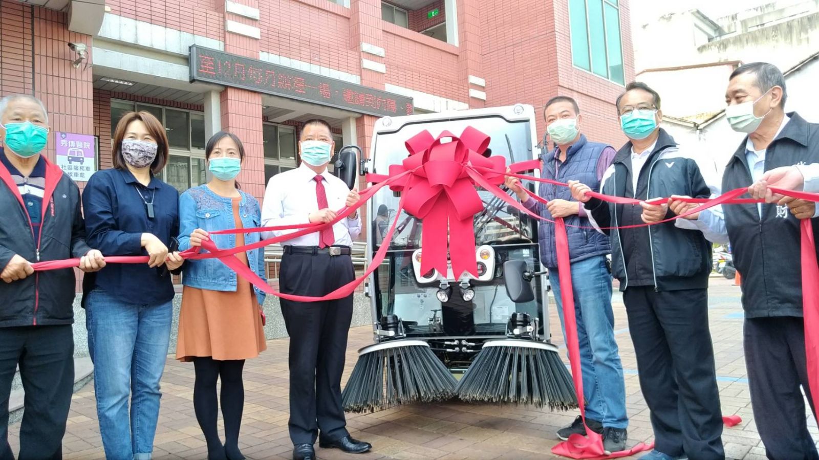 影／第一台小型掃街車上路了　社頭環保新利器 - https://www.watchmedia01.com