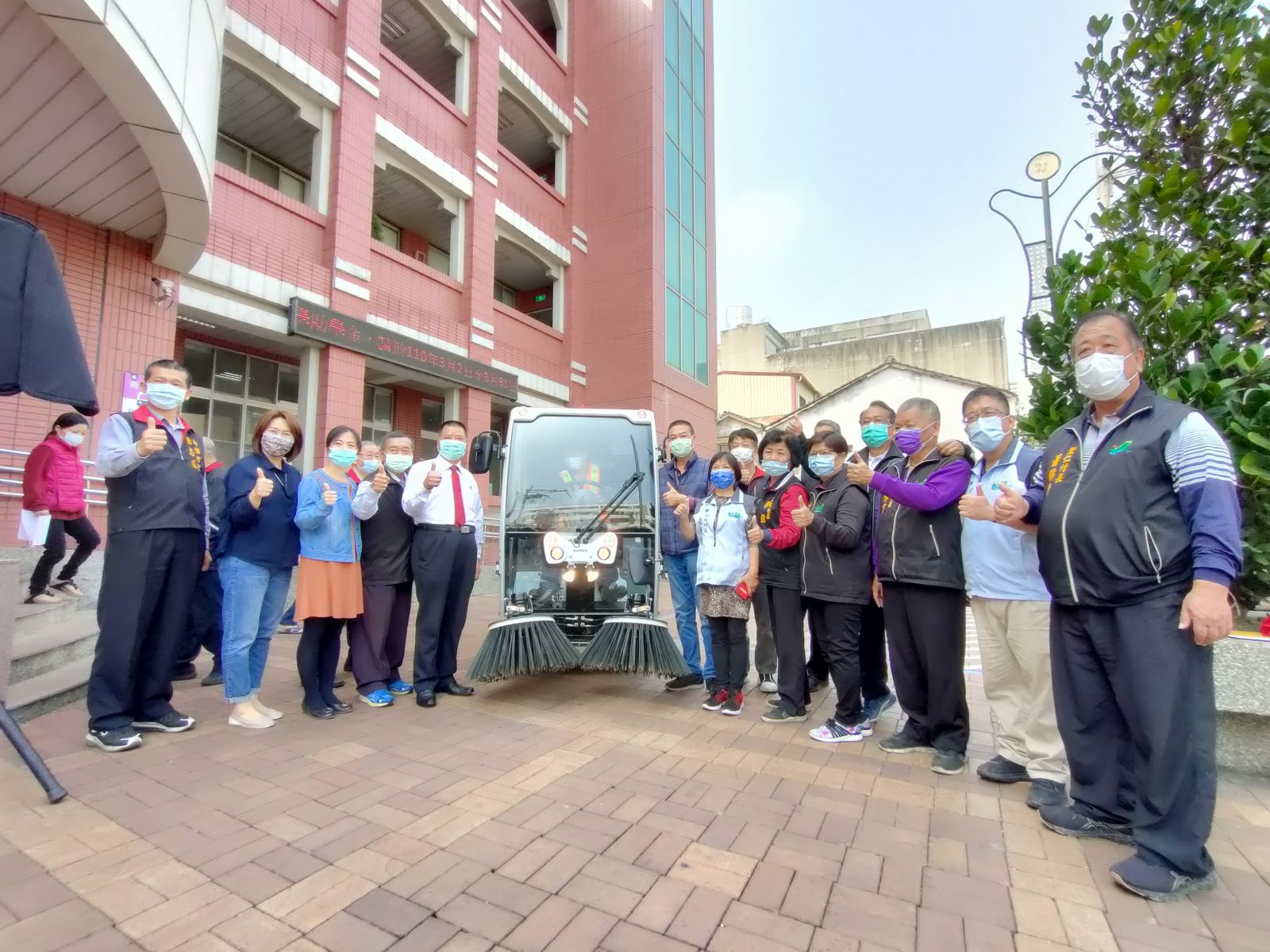 影／第一台小型掃街車上路了　社頭環保新利器 - https://www.watchmedia01.com