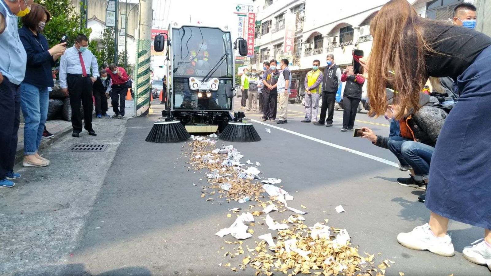 影／第一台小型掃街車上路了　社頭環保新利器 - https://www.watchmedia01.com