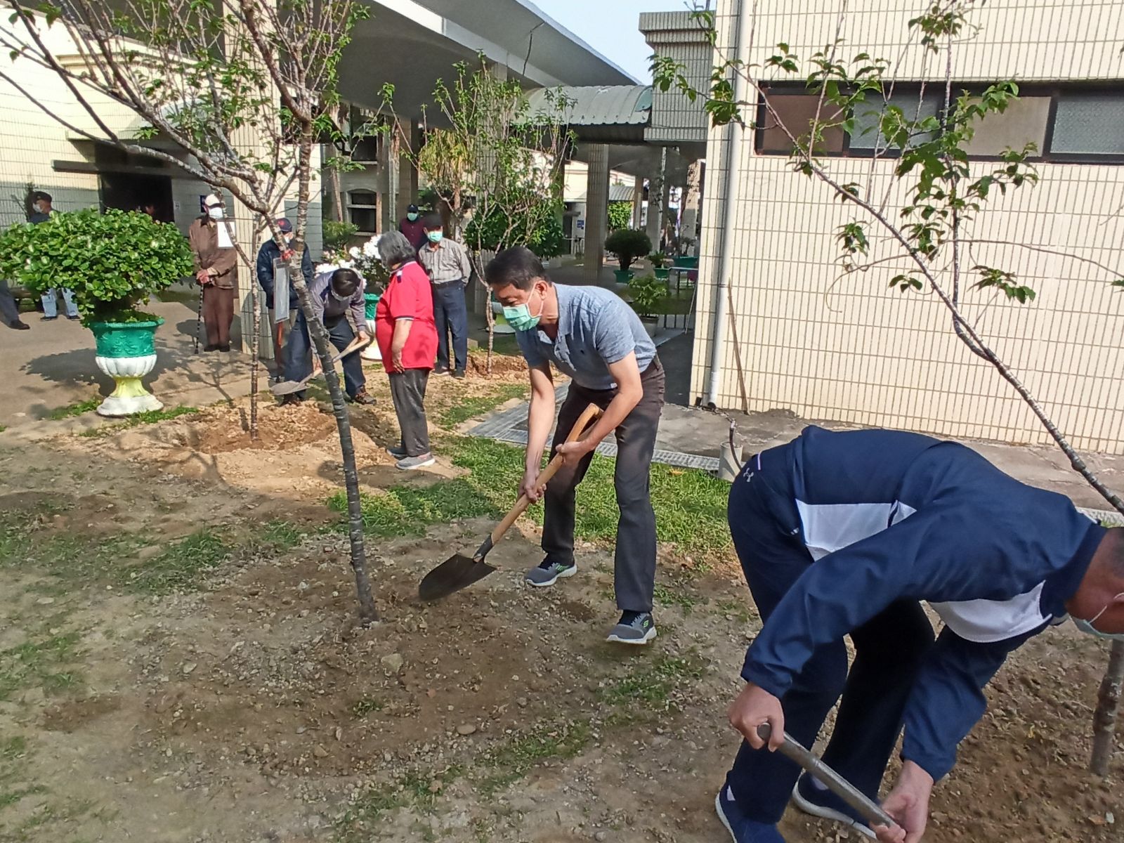 影／植樹森呼吸‧綠化美家園　中彰榮家植樹活動 - https://www.watchmedia01.com