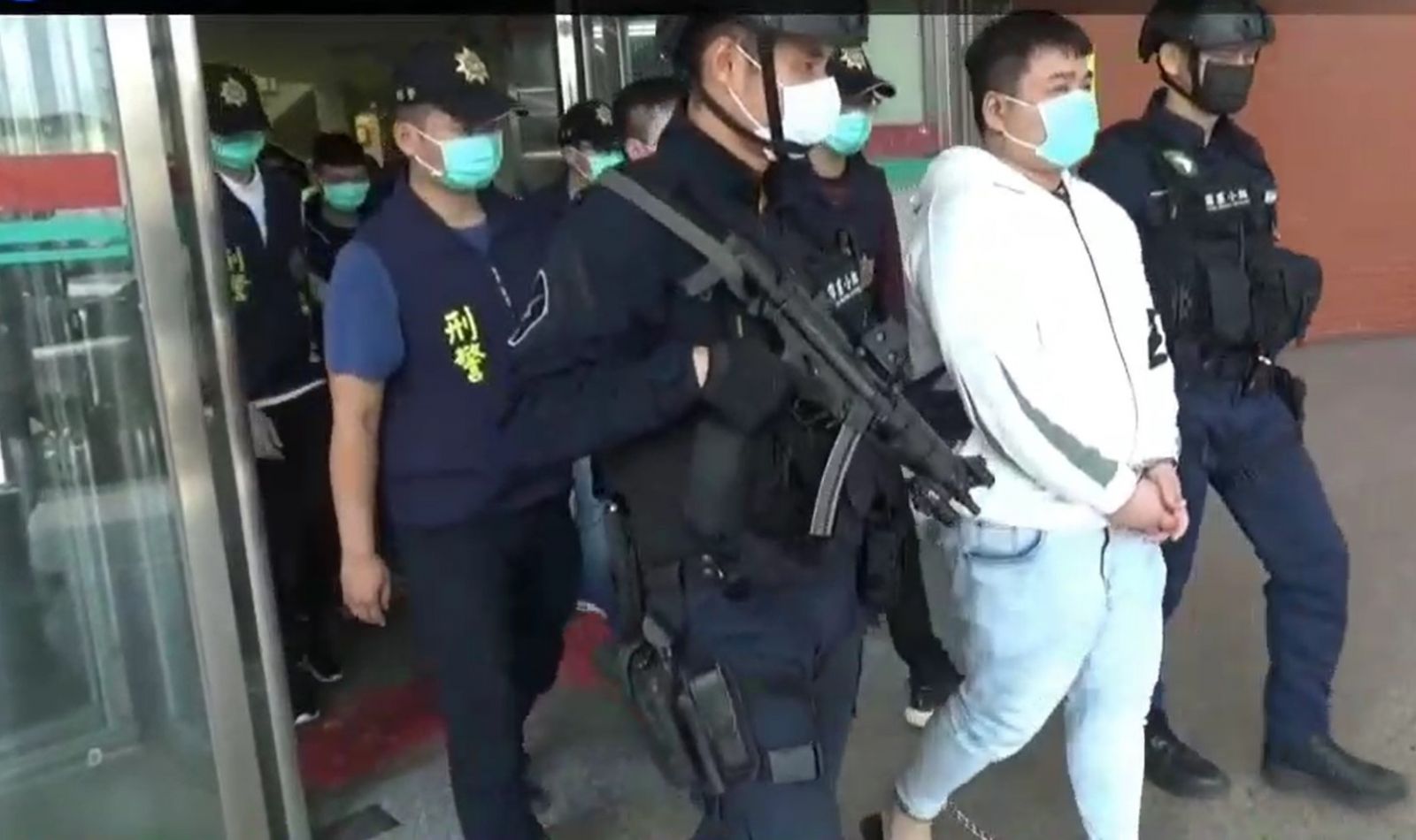 影／雲林檢警鐵腕辦聚眾鬥毆案　將主嫌等發監執行羈押禁見 - https://www.watchmedia01.com