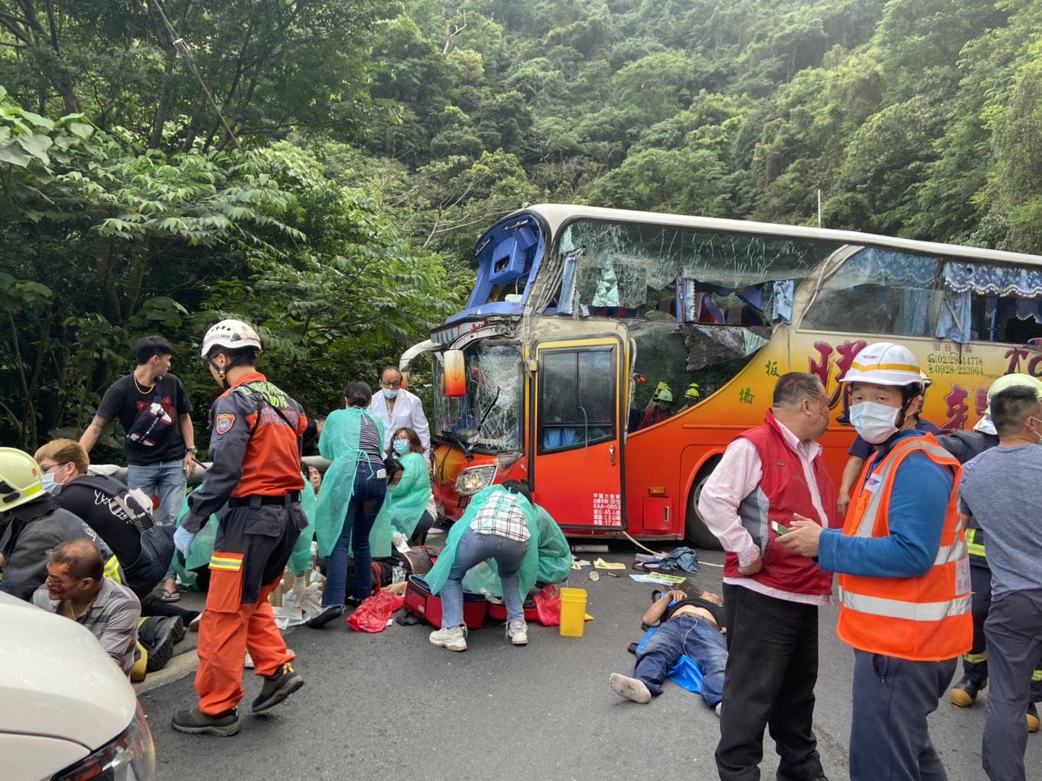 【快訊－持續更新】蘇澳鎮台9線115K遊覽車撞山壁 現場4人無生命徵象 - https://www.watchmedia01.com