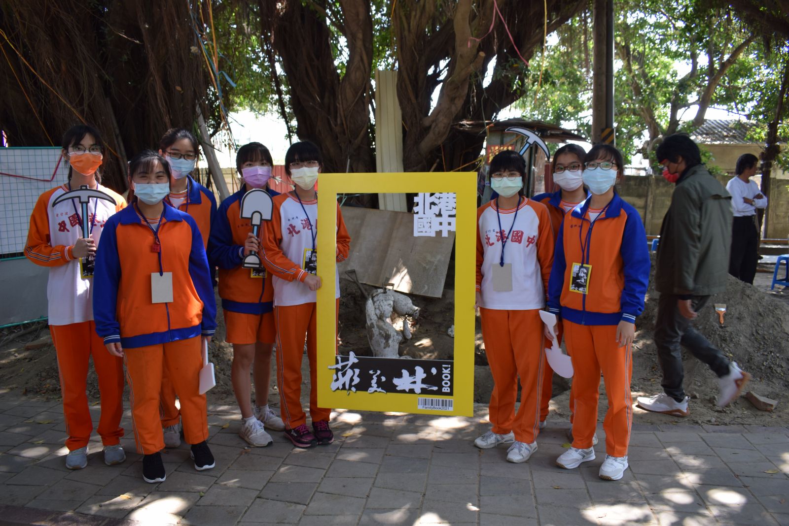 影／北港朝天宮媽祖擲筊指示「定位」 江清露「倒水美人」泥塑的出土 - https://www.watchmedia01.com