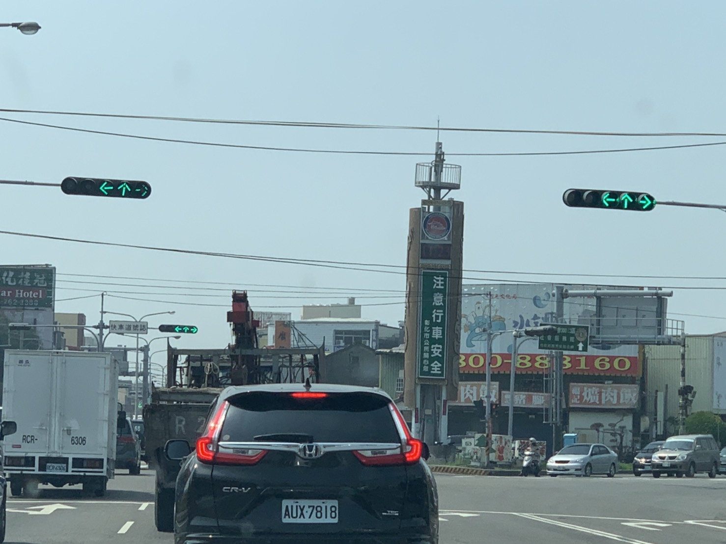 霧煞煞！圓頭綠燈亮燈的時候可直行或左、右轉　 - https://www.watchmedia01.com