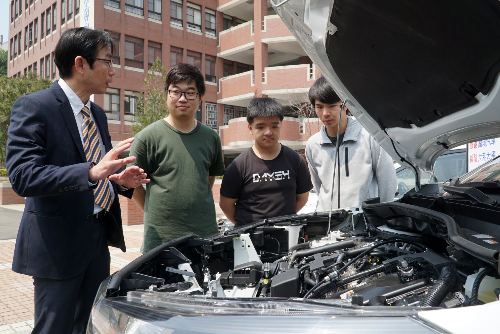 影／國瑞汽車捐贈教學用車給大葉大學　助學子學用合 - https://www.watchmedia01.com
