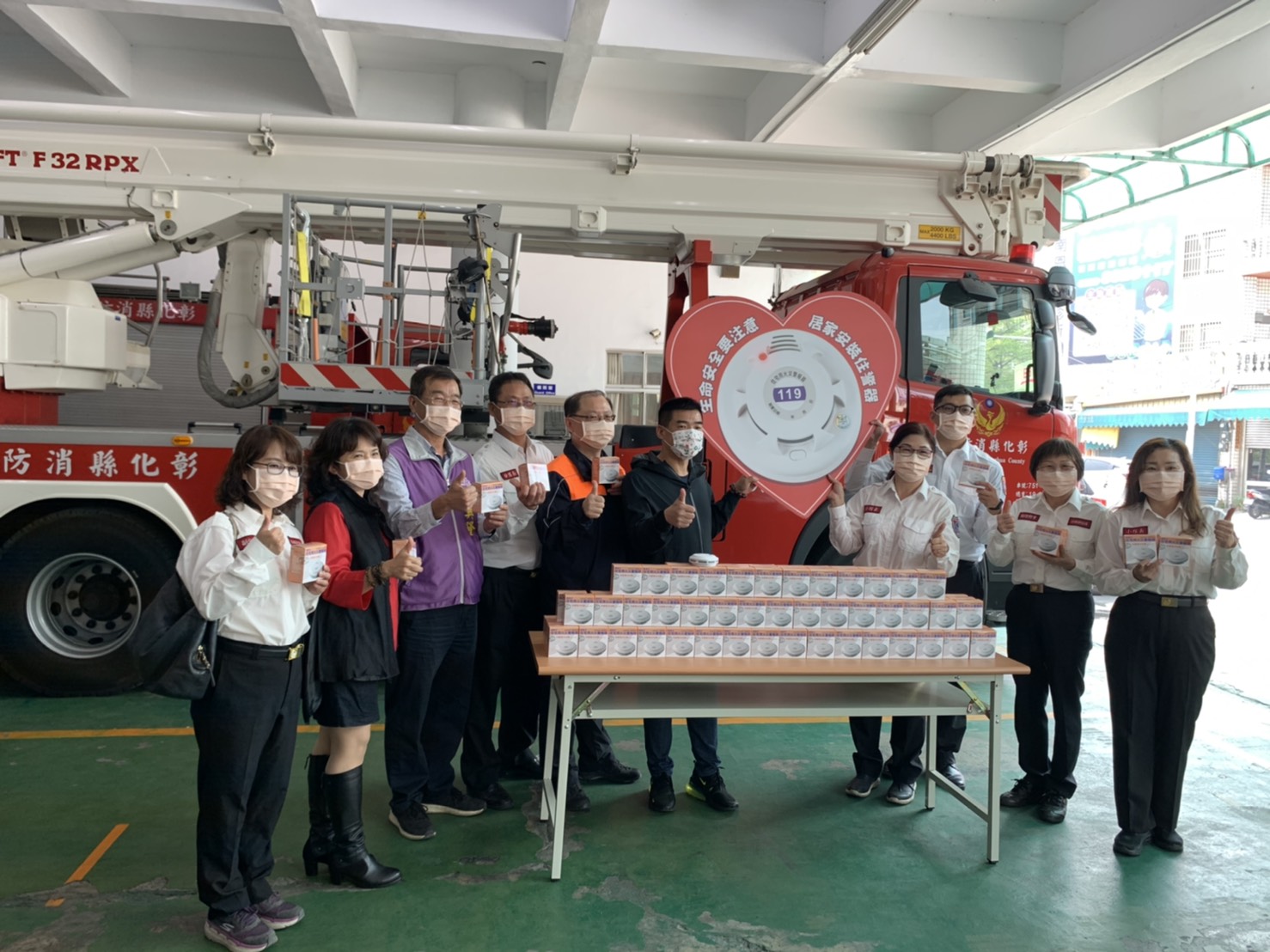 保命符！溪湖鎮大竹里長何炳樺捐贈400個愛心住警器 - https://www.watchmedia01.com