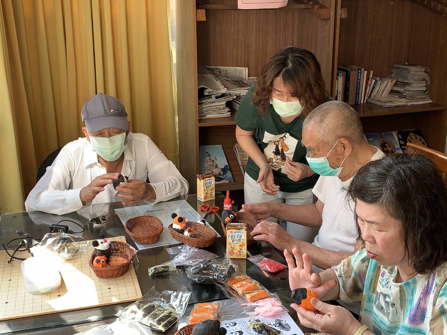 影／彰化榮家樂齡才藝秀　DIY親子熊置物籃 - https://www.watchmedia01.com