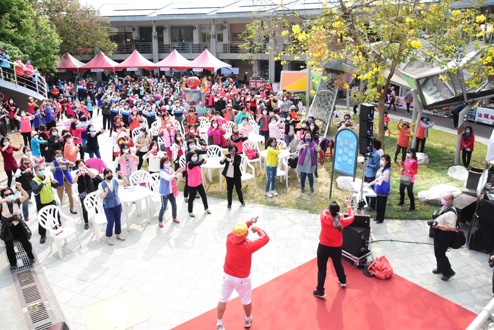 影／公益市集活動在卦山村　美學生活聚落暖心登場 - https://www.watchmedia01.com