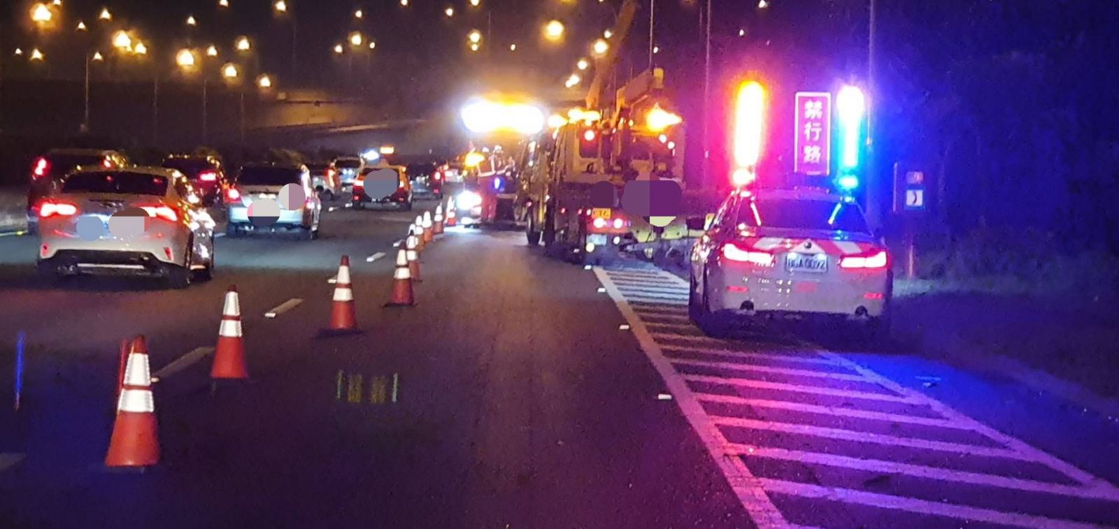 影／國1南下彰化疑高速競速衝飛邊坡車禍？三輕傷一命危 - https://www.watchmedia01.com