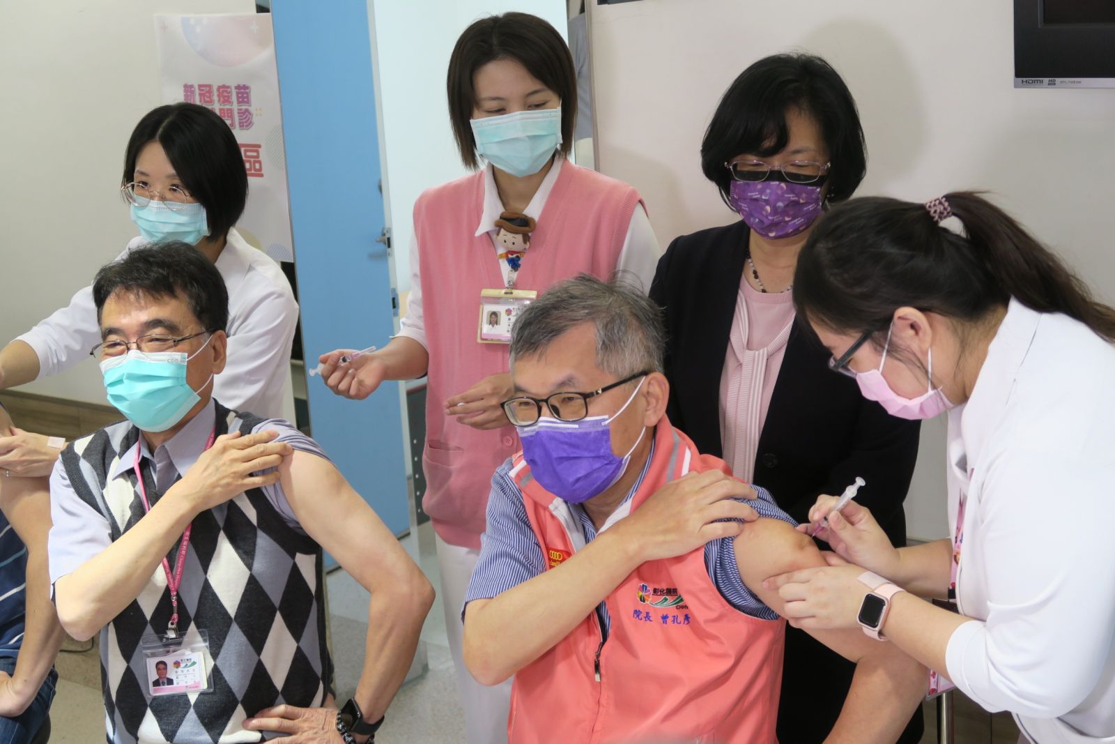 影／彰化縣COVID-19 AZ疫苗開打　彰化第一針打給曾孔彥 - https://www.watchmedia01.com
