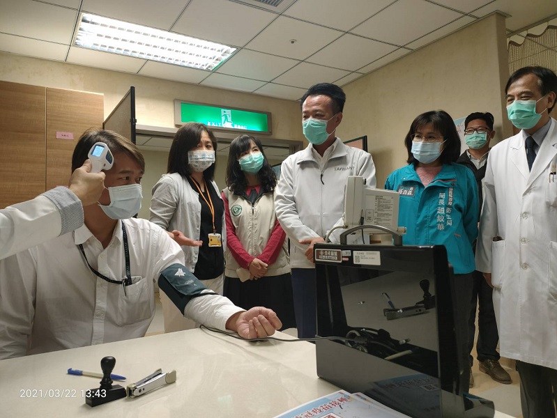 新冠肺炎疫苗　嘉義長庚副院長蕭政廷開打第一針 - https://www.watchmedia01.com