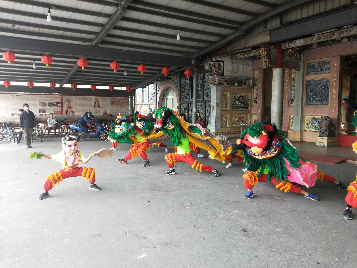 影／下崙國小榮獲雙冠王 以古禮迎報條至福安宮酬謝神明 - https://www.watchmedia01.com