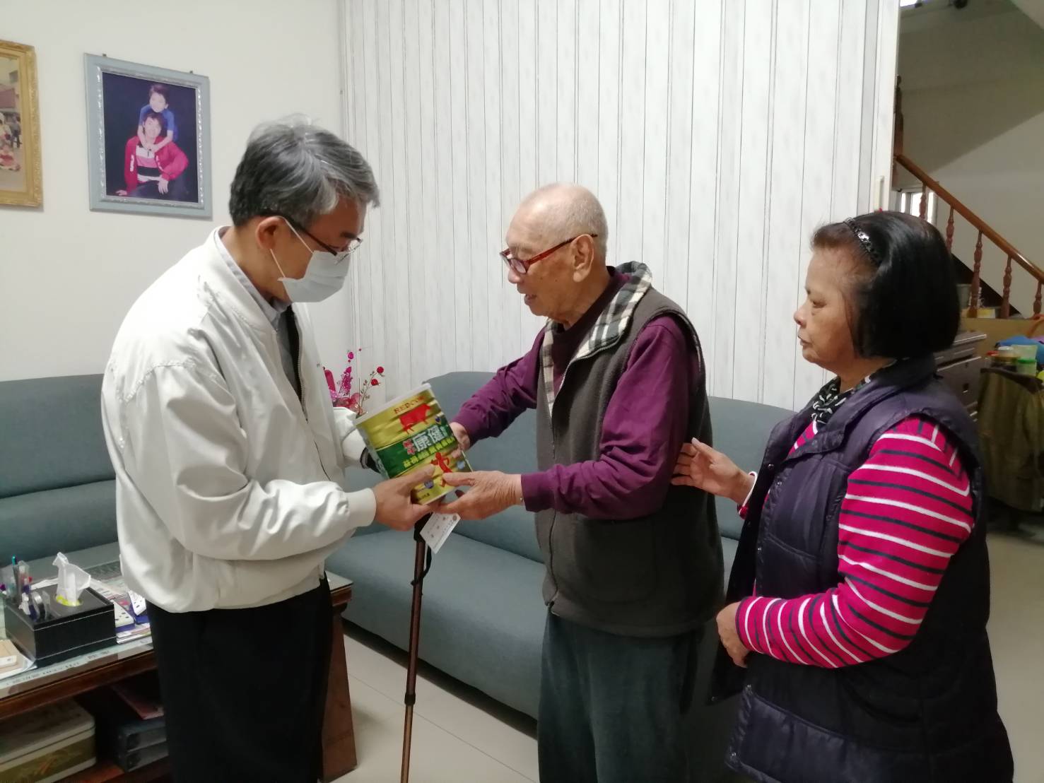 彰化縣榮民服務處為彰化耆宿榮民彭中爺爺歡慶102歲壽誕 - https://www.watchmedia01.com