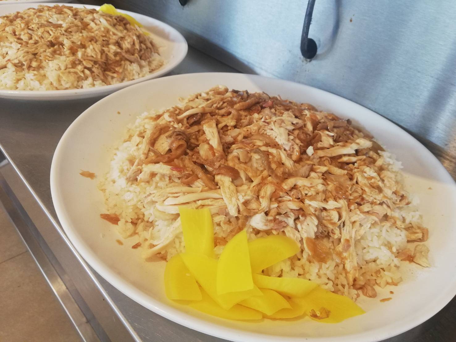 百位小學生大啖雞肉飯 學習餐桌禮儀並認識在地文化 - https://www.watchmedia01.com