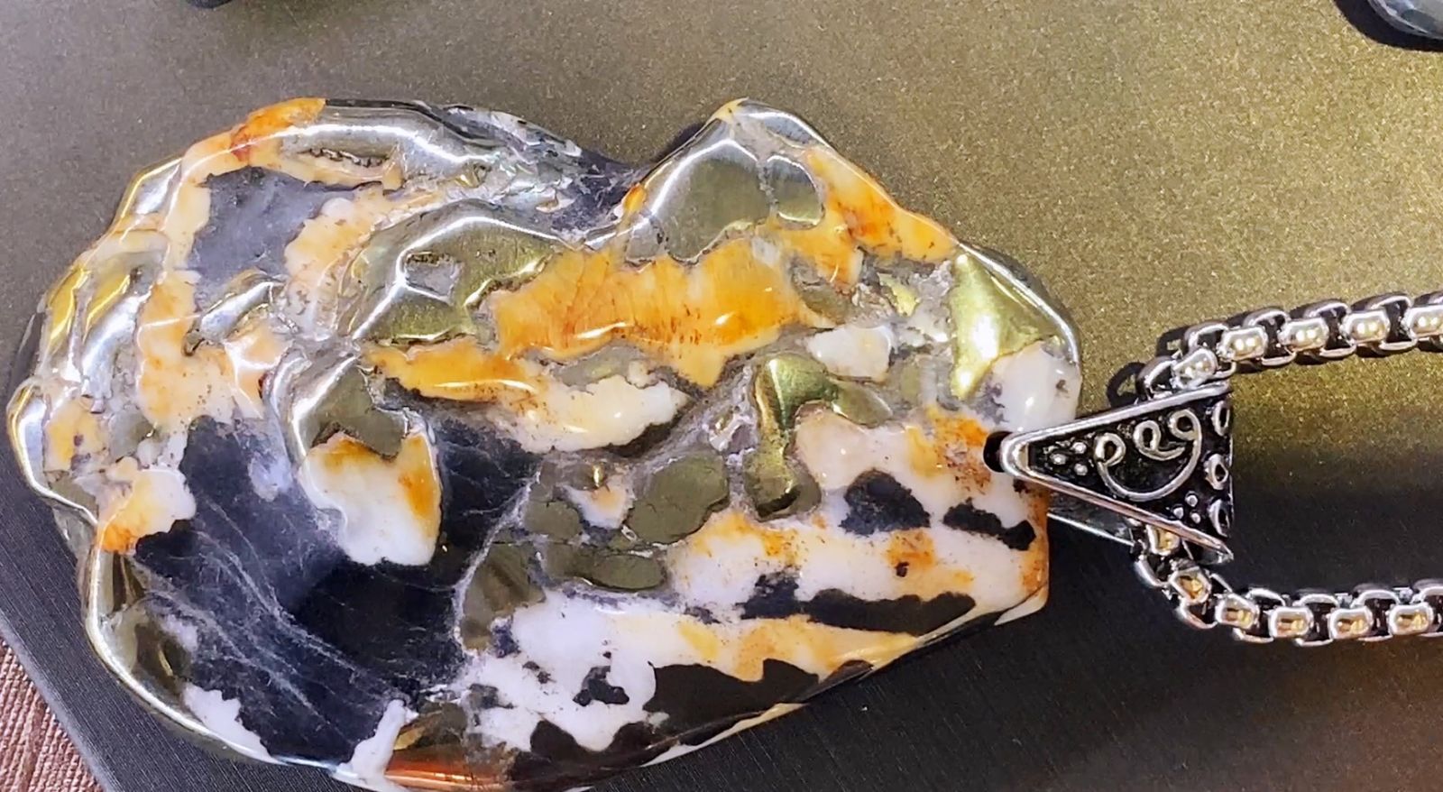 影／枯水期拾寶趣《金、玉、石一體》經雕磨身價翻倍　黃順良：以「特徵」取決將來 - https://www.watchmedia01.com