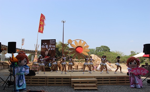 大埤稻草藝術音樂會登場 結合稻草迷宮展現農家樂 - https://www.watchmedia01.com