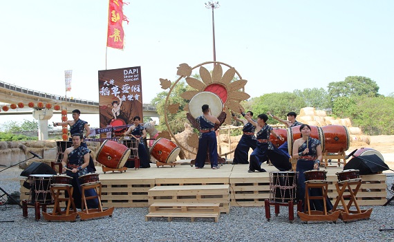 大埤稻草藝術音樂會登場 結合稻草迷宮展現農家樂 - https://www.watchmedia01.com