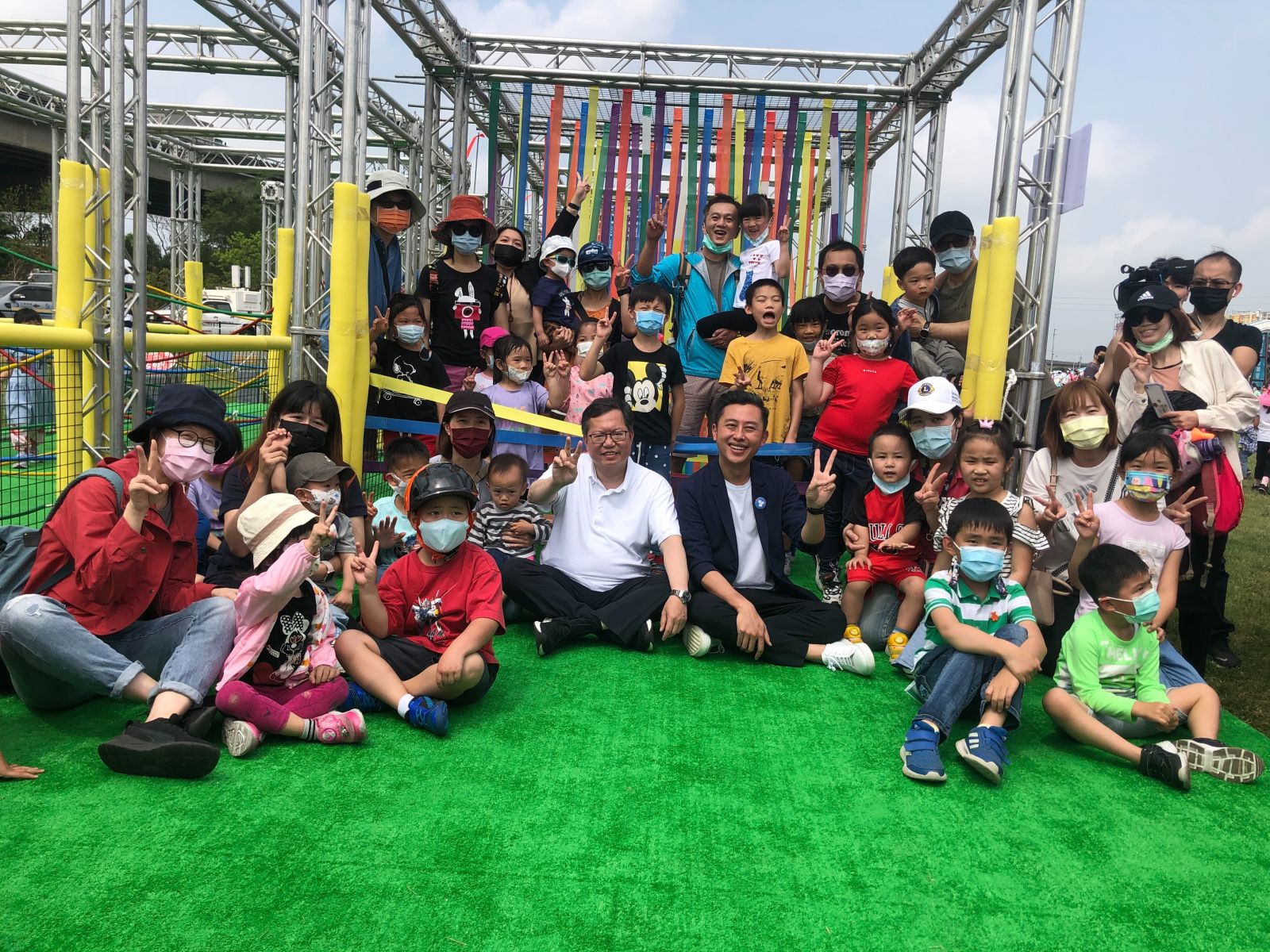 竹市兒藝節開幕　林智堅與鄭文燦一同體驗「騰空滑行」 - https://www.watchmedia01.com