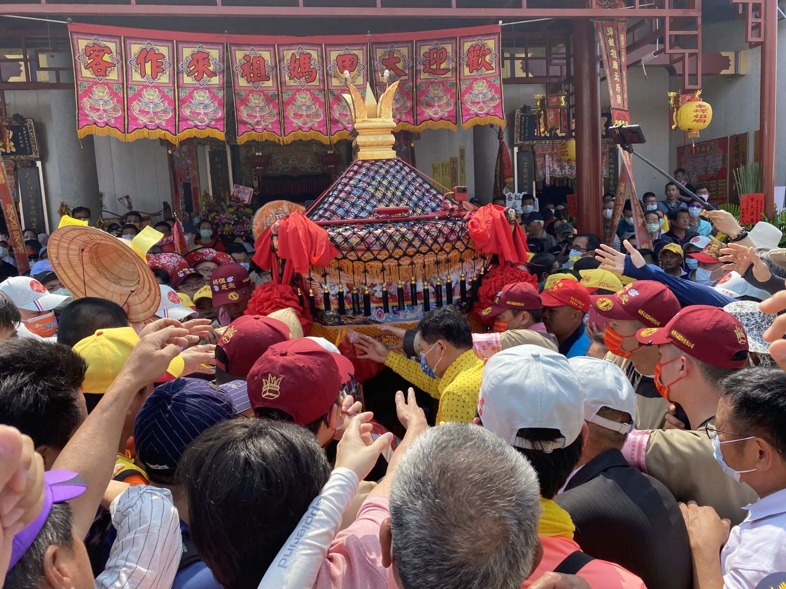 影／鎮瀾宮贈東螺開基祖廟天后宮石碑　顏清標揭碑見證歷史 - https://www.watchmedia01.com