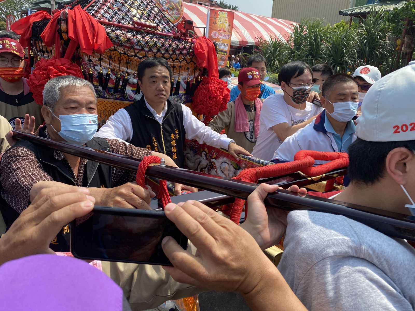 影／鎮瀾宮贈東螺開基祖廟天后宮石碑　顏清標揭碑見證歷史 - https://www.watchmedia01.com