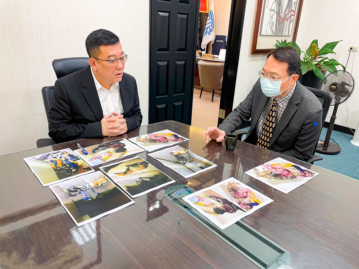 竹市發生狗吃狗事件 死犬遭其他7隻啃食 - https://www.watchmedia01.com
