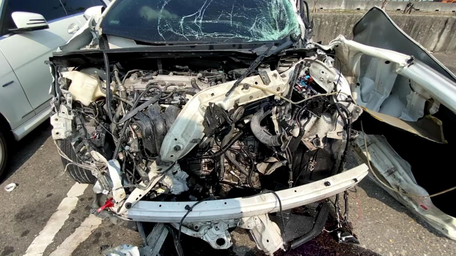 影／國道1號北斗路段六車連環撞　一噴飛至車道慘死 - https://www.watchmedia01.com