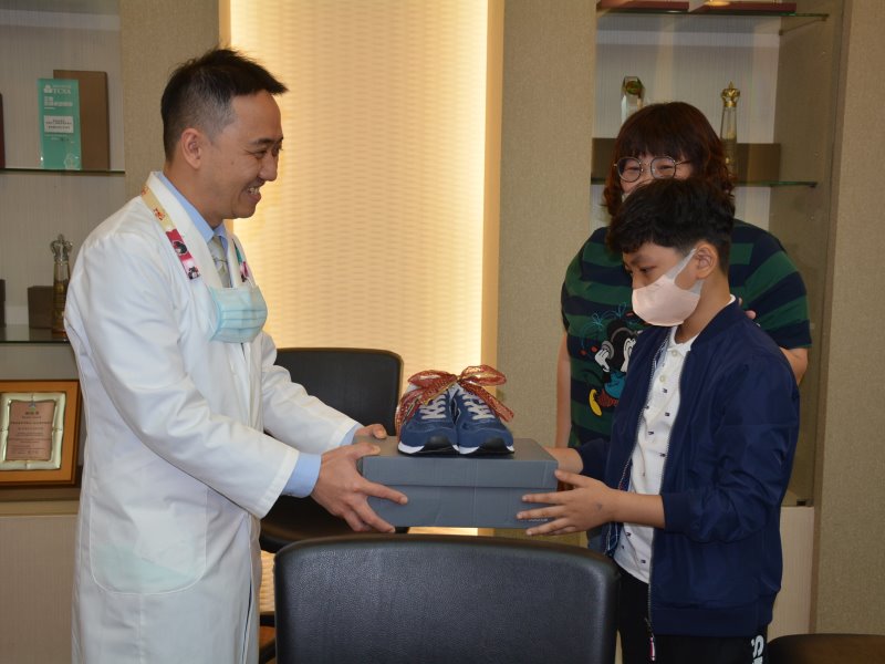 泰勒氏環外固定器　助小男童勇敢向前走 - https://www.watchmedia01.com