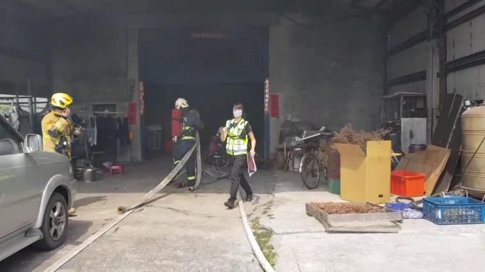 影／噴漆工廠陷入火海　烈焰狂燃濃煙遮蔽鹿港半邊天 - https://www.watchmedia01.com