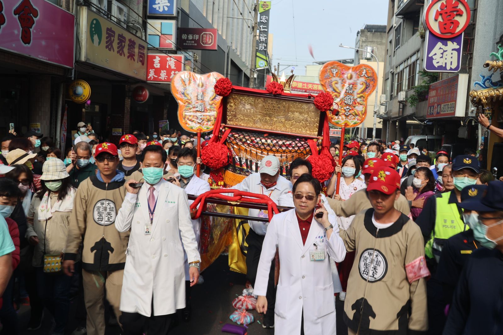 影／「雙媽會」大甲媽醫療媽員林相會　祈求疫情早日過去 - https://www.watchmedia01.com