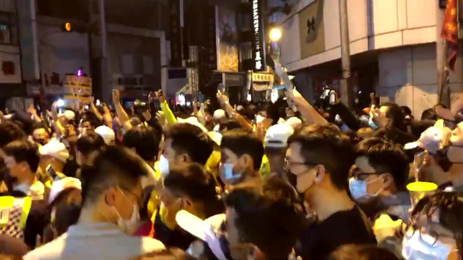 影／大甲媽祖遶境彰化也傳格鬥賽　警方噴辣椒水制止 - https://www.watchmedia01.com