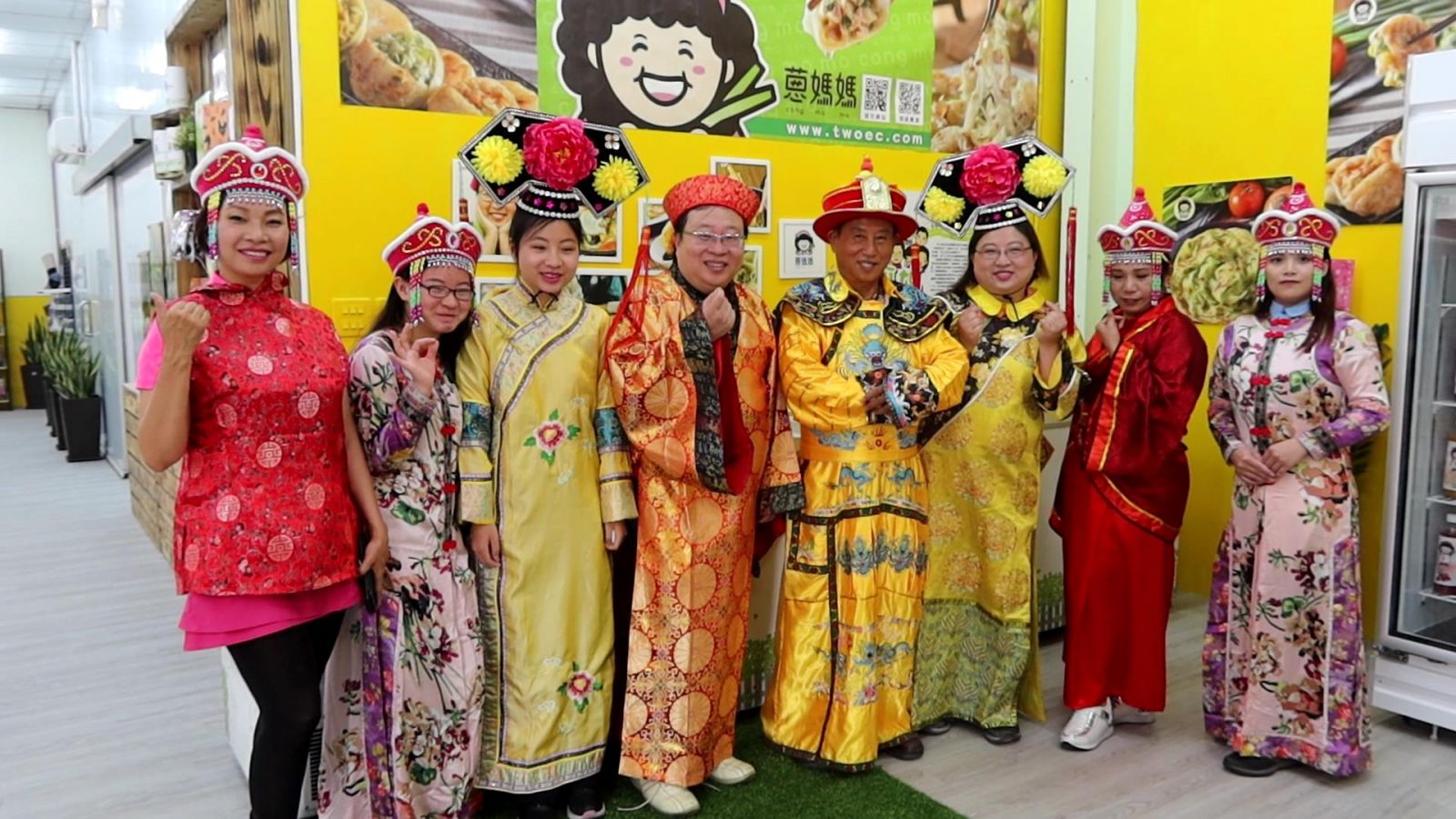 影／蔥媽媽食品旗艦館開幕試營運　錢龍皇揪團來打氣 - https://www.watchmedia01.com