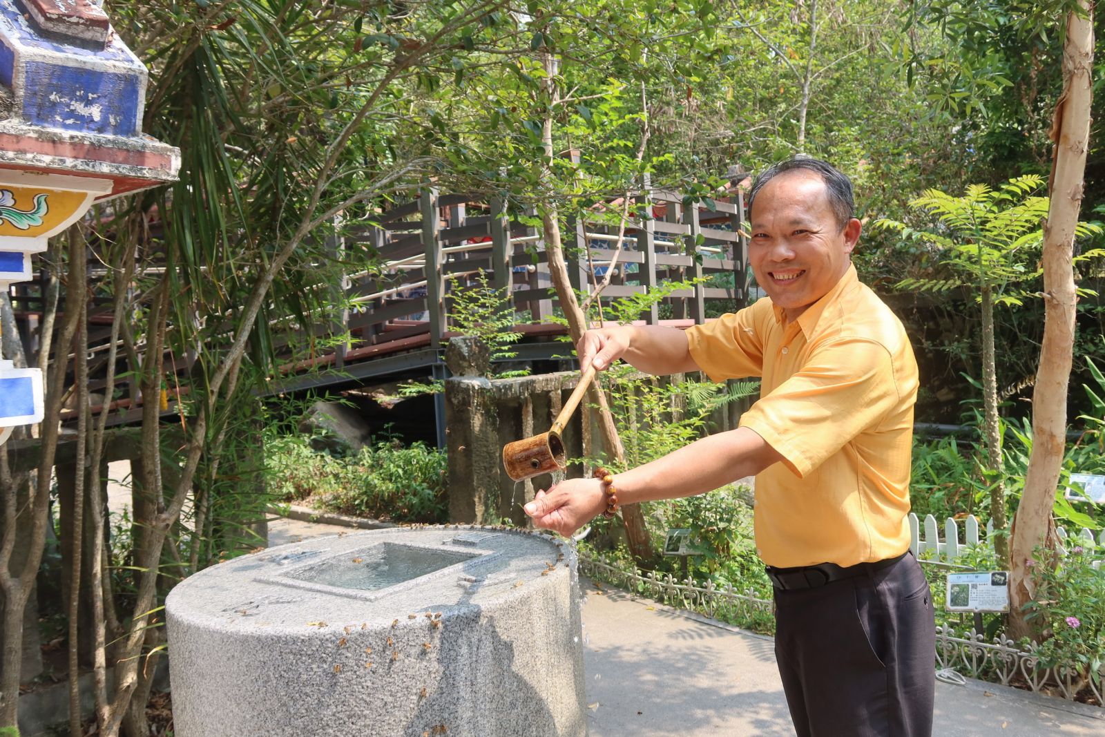 影／神奇湧泉不間斷　清水岩寺甘露泉招蜂來喝水 - https://www.watchmedia01.com