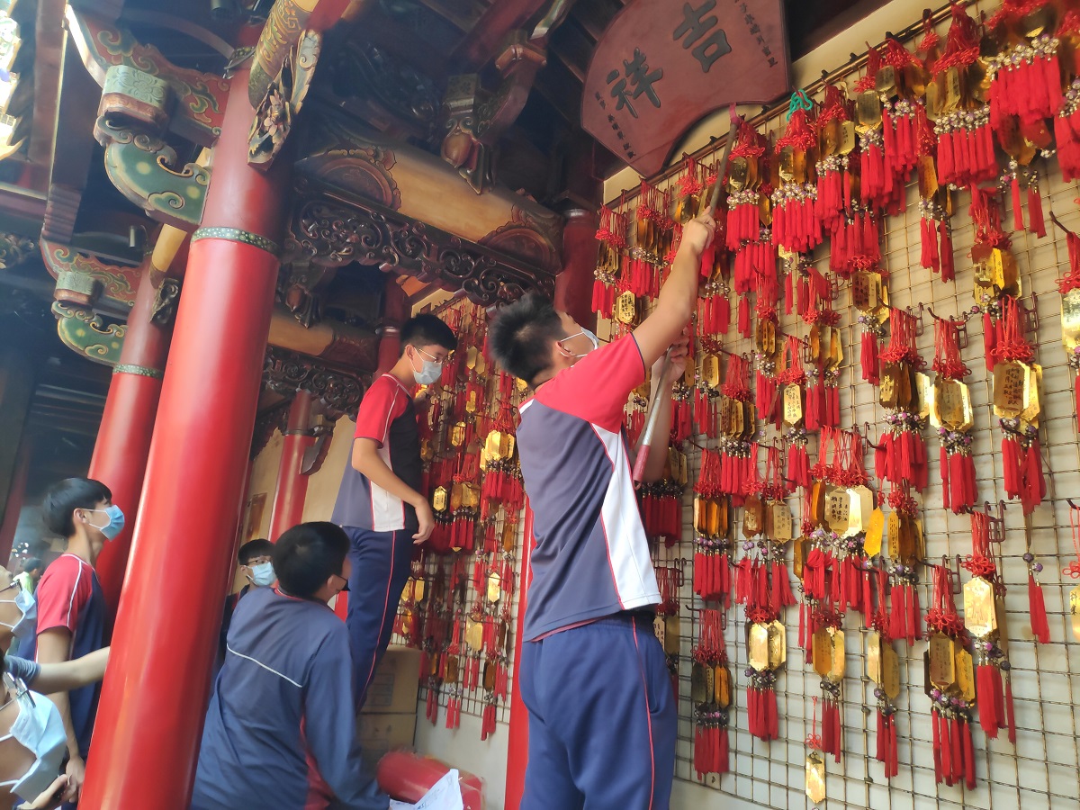 北港農工師生「廟宇文化走讀」　誠意馨香禱文昌祈高中 - https://www.watchmedia01.com