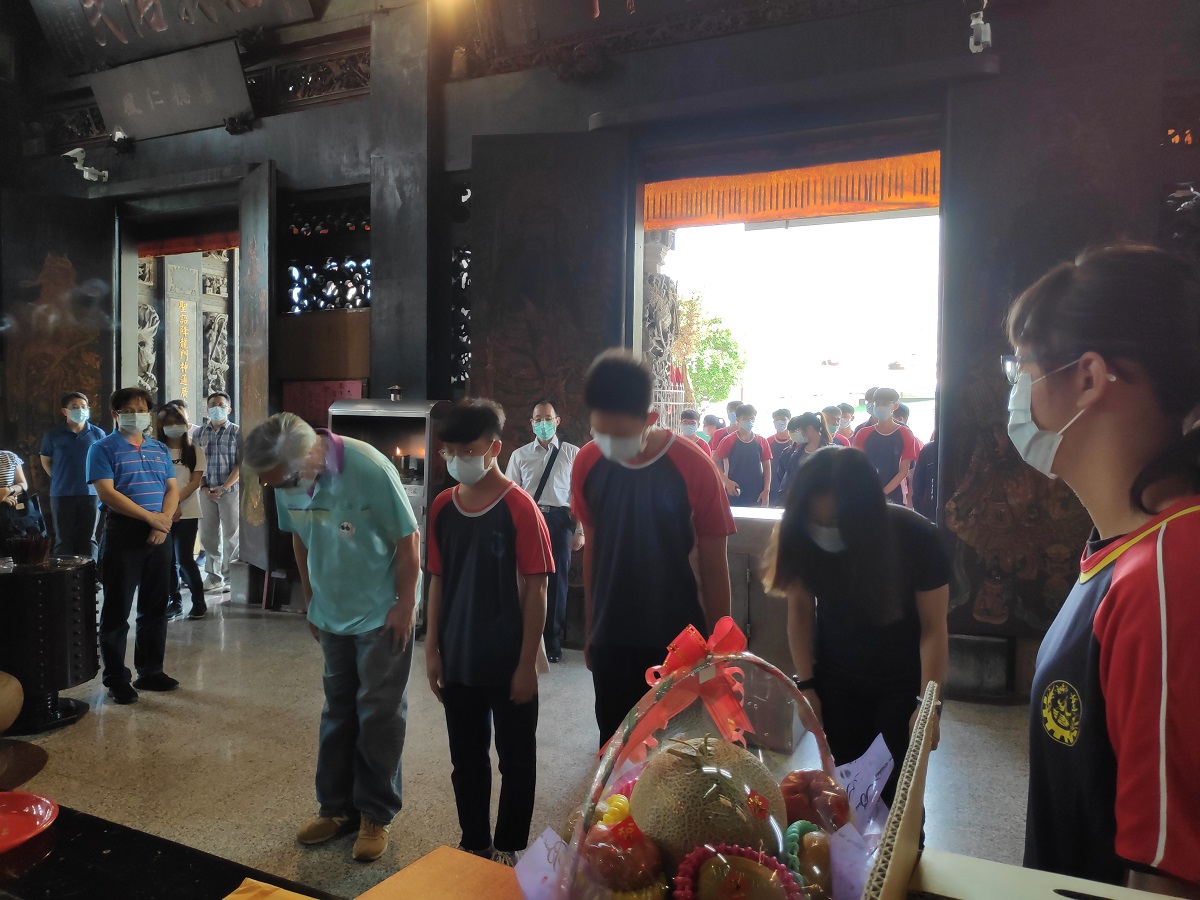 北港農工師生「廟宇文化走讀」　誠意馨香禱文昌祈高中 - https://www.watchmedia01.com