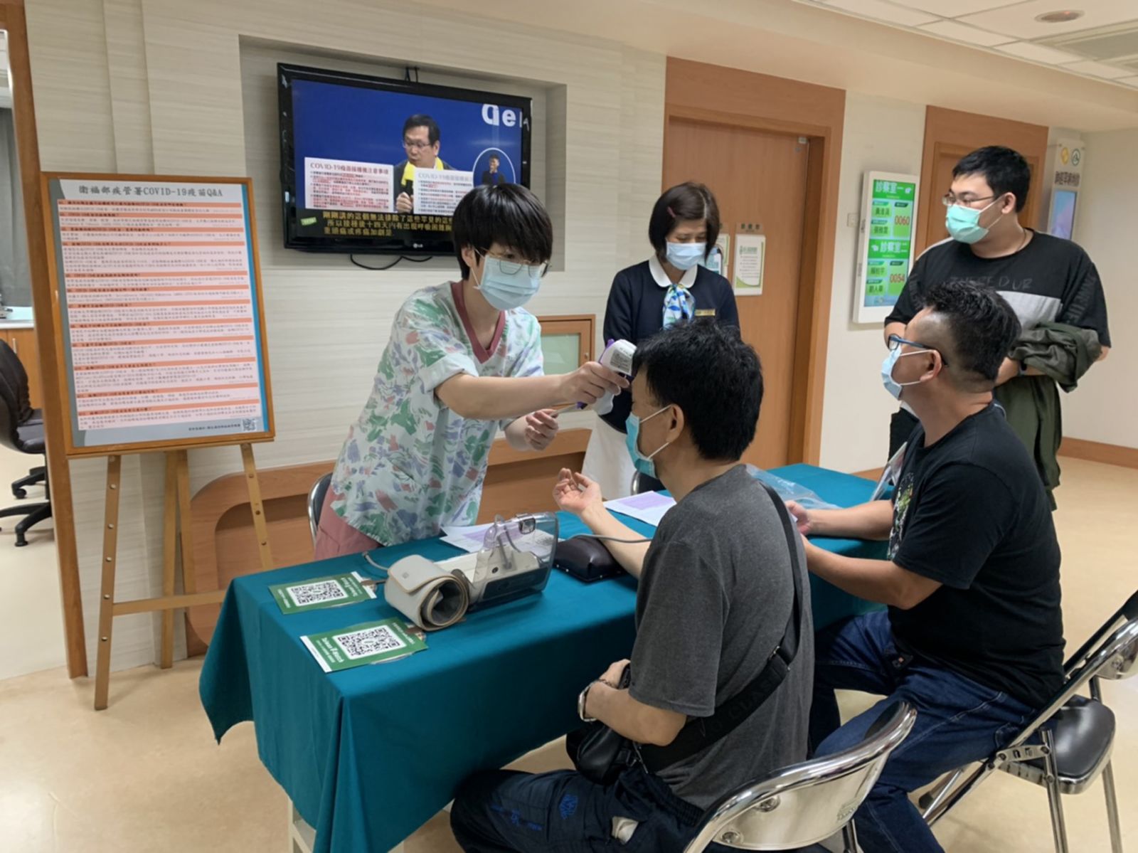 影／有打比較安心　AZ疫苗自費施打首日彰基63人接種 - https://www.watchmedia01.com