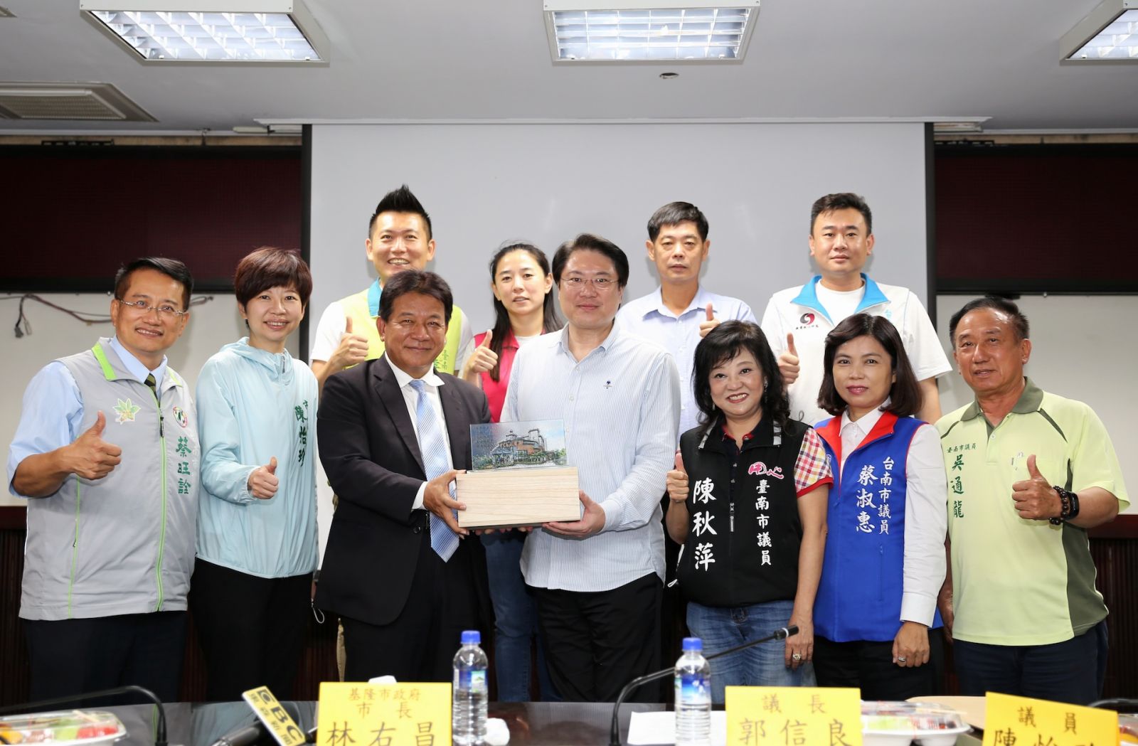 基隆市長林右昌訪南市議會 郭信良：希望「雨都」的雨南下 - https://www.watchmedia01.com