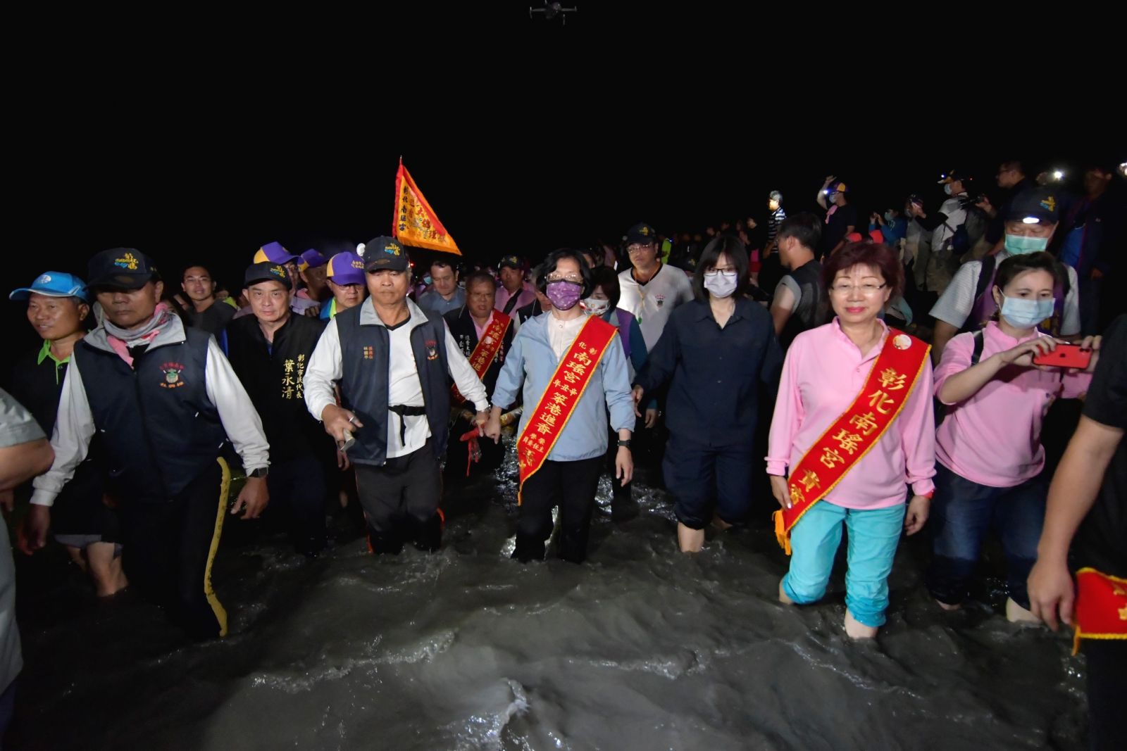 影／南瑤宮三媽愛潦溪　人神橫渡濁水溪壯舉 - https://www.watchmedia01.com