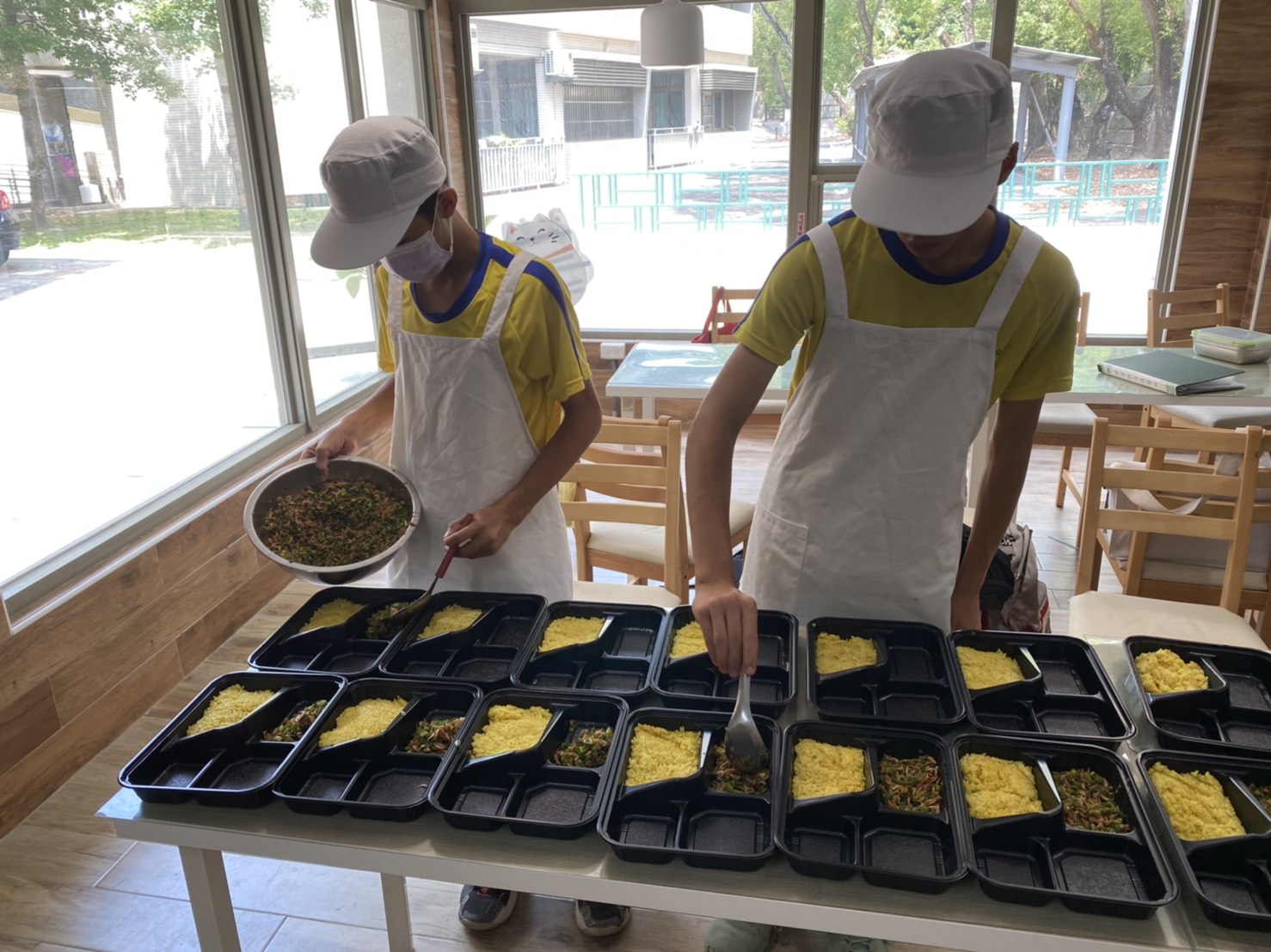 影／給孩子帶得走的能力！二水國中學生為長者製作時令餐盒 - https://www.watchmedia01.com