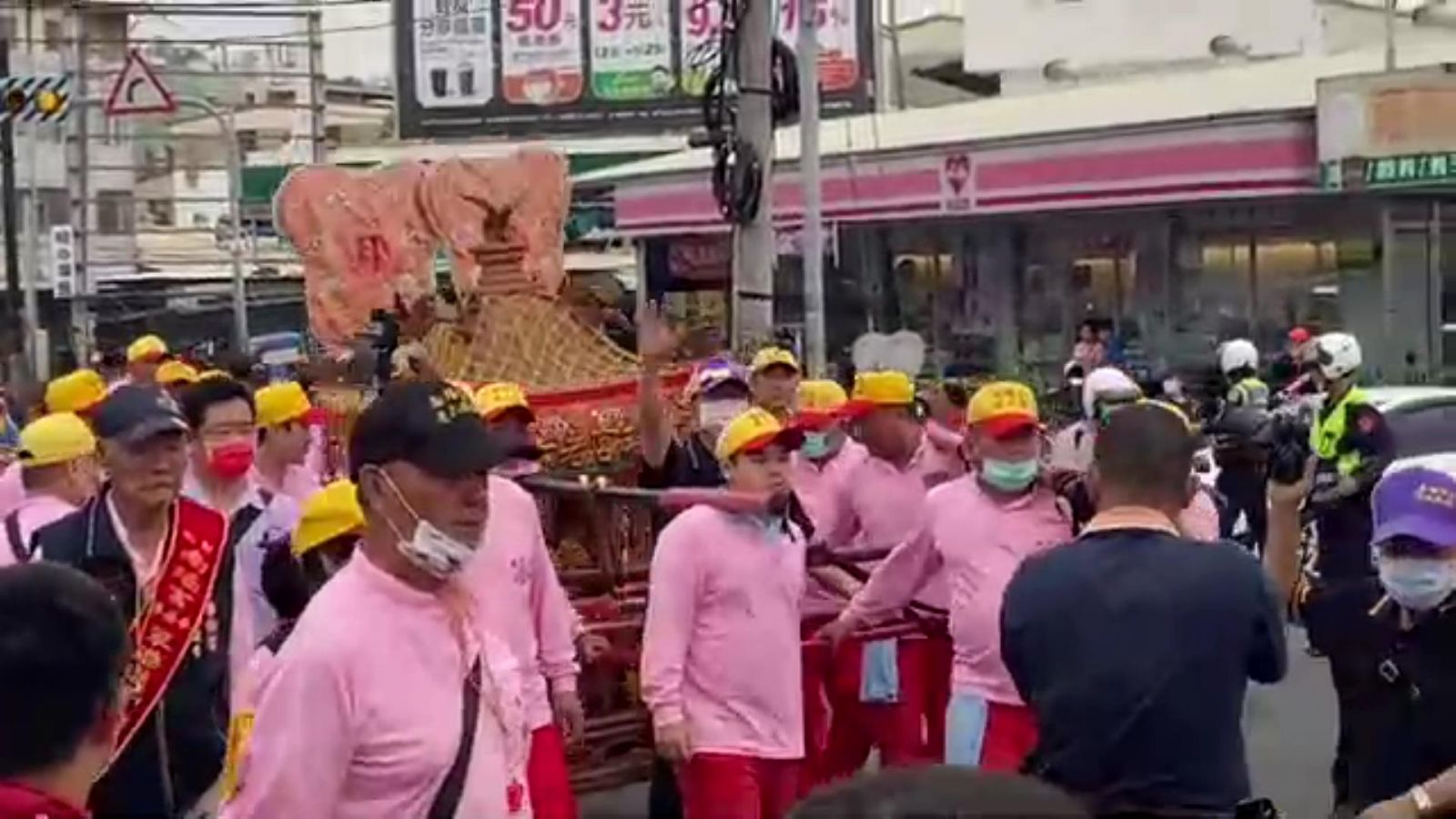 影／南瑤宮笨港進香　百年徒步古香路彰化媽回鑾天降甘霖 - https://www.watchmedia01.com
