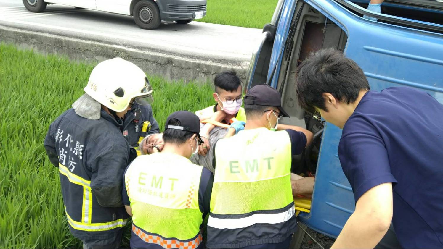 埔鹽鄉美語補習班娃娃車撞翻小貨車　造成3人受傷 - https://www.watchmedia01.com