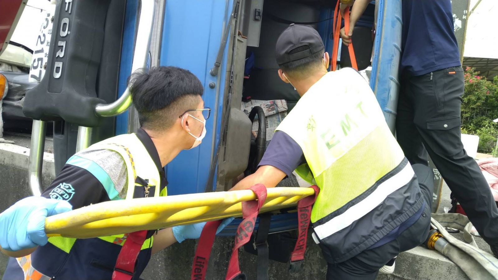 埔鹽鄉美語補習班娃娃車撞翻小貨車　造成3人受傷 - https://www.watchmedia01.com