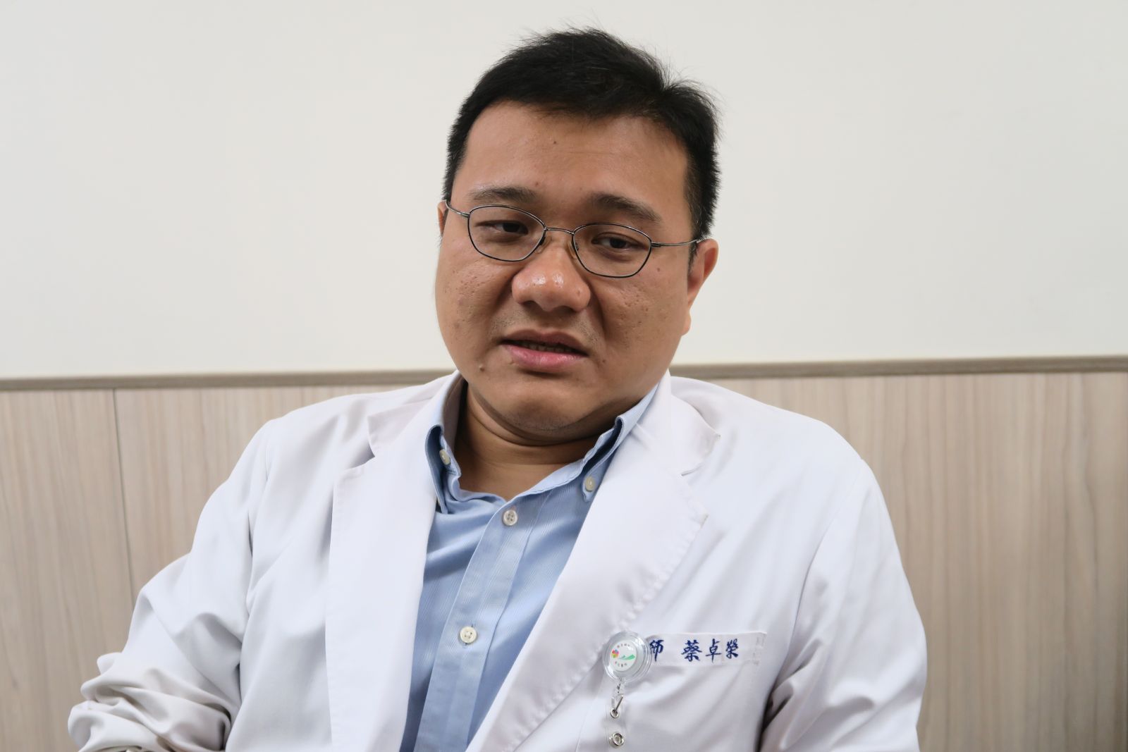 影／生活壓力爆表「頭」抬不起　震波加藥物重拾信心 - https://www.watchmedia01.com