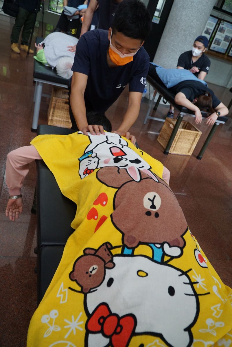 影／馨花朵朵開　大學生幫媽媽們馬兩節 - https://www.watchmedia01.com