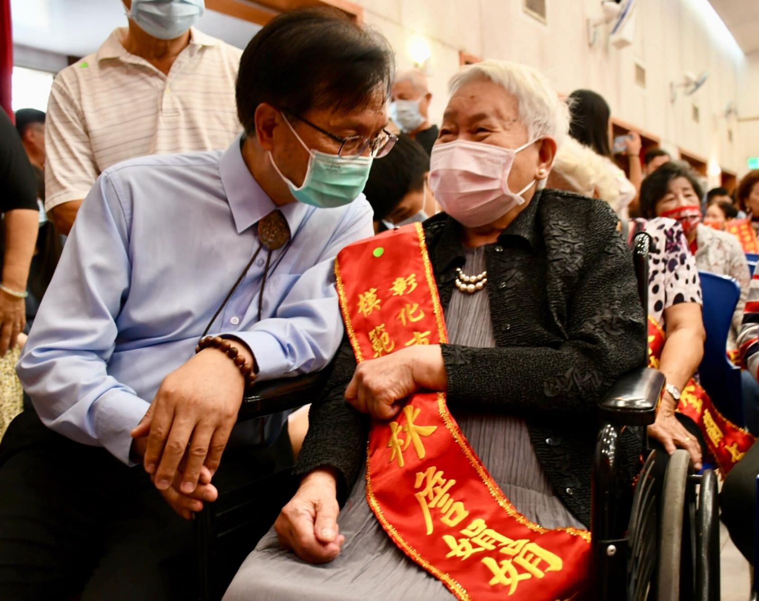 影／林世賢頒贈「慈心春暉」匾額　表揚模範母親 - https://www.watchmedia01.com