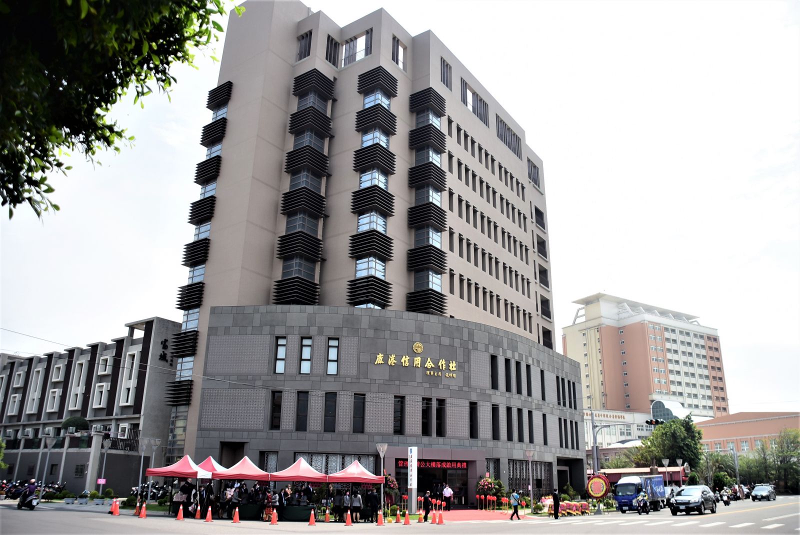 斥資2億7000萬元　鹿信管理部辦公大樓暨中正分社落成啟用 - https://www.watchmedia01.com