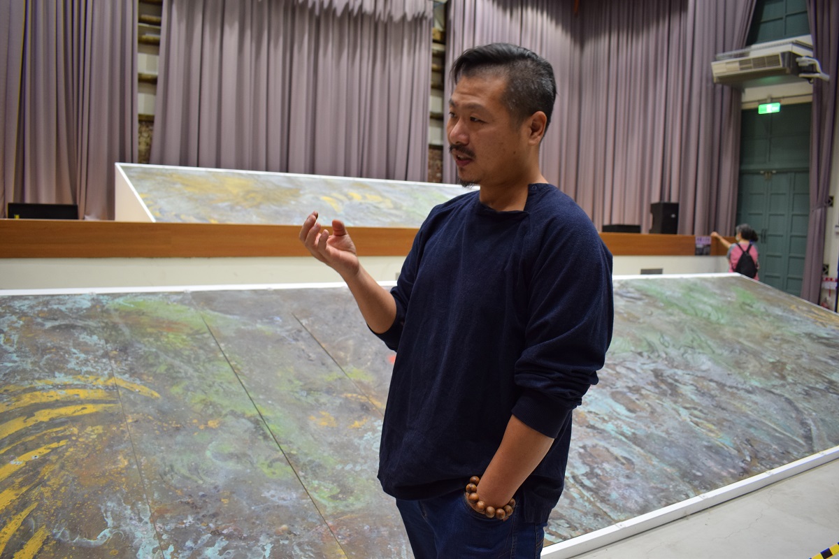 影／鏽蝕藝術大師吳極 「乘龍上岸圖」北港大復戲院展出 - https://www.watchmedia01.com
