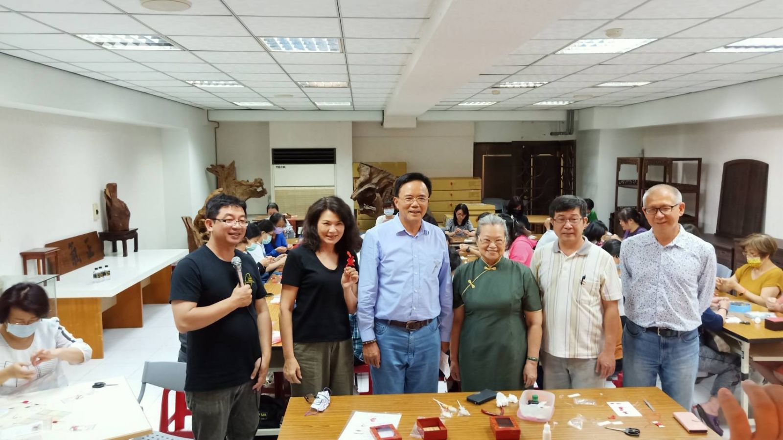 國寶級藝師施麗梅親授 手作牡丹春仔花謝母恩 - https://www.watchmedia01.com