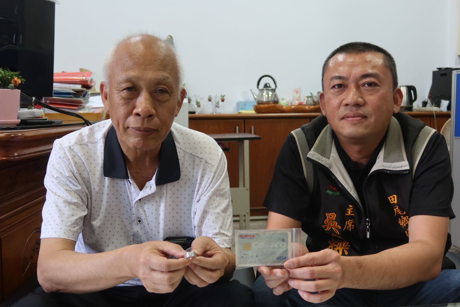 影／舊衣櫃藏鑽戒　田尾鄉清潔隊員拾「鑽」不昧 - https://www.watchmedia01.com